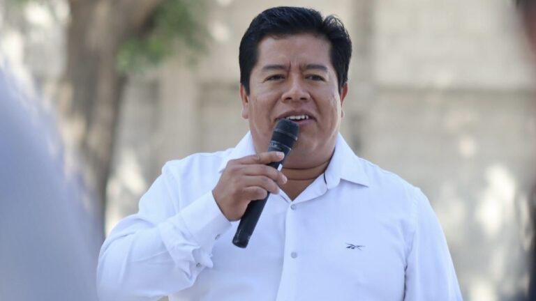 Se fortalece la educación con entrega de materiales en telesecundaria de Santa Rosa, Tecamachalco