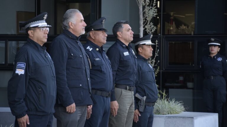 Gobierno de Pepe Chedraui honra retiro del comandante Alfonso Torres Arias
