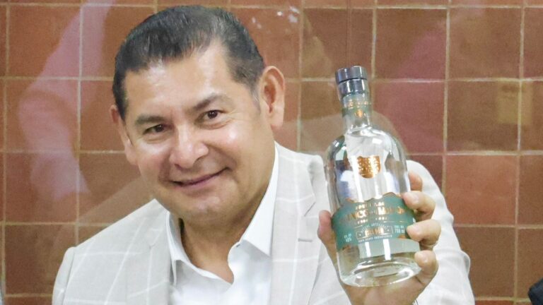 Con identidad y calidad, mezcal poblano se posiciona a nivel internacional