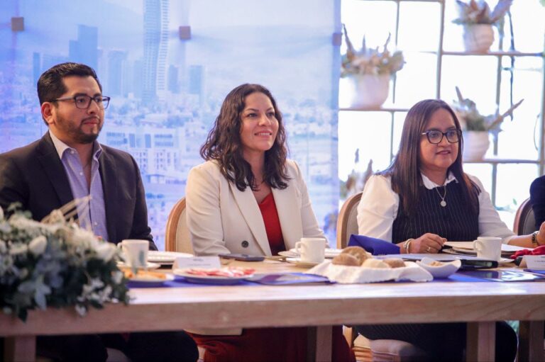 Consolida Lupita Cuautle alianza con sector turístico