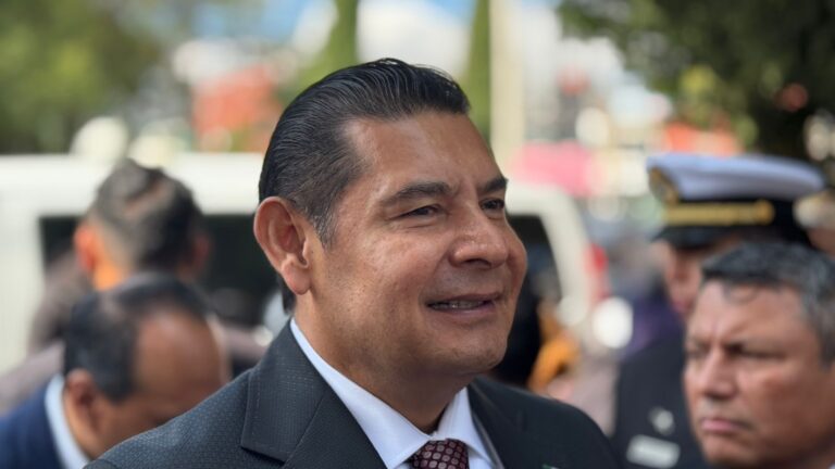 El pretexto de “AA” para bloquear a Omar Muñoz