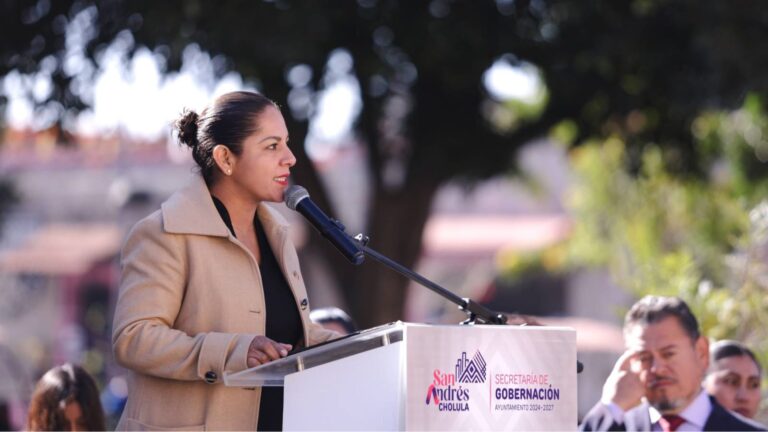 Encabeza Lupita Cuautle conmemoración del Día de la Bandera en San Andrés Cholula
