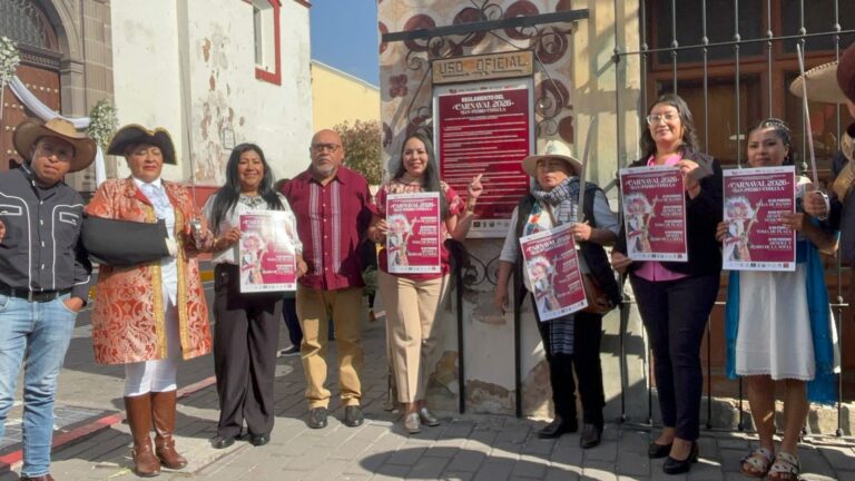 Tonantzin Fernández realiza pega de bando en San Pedro Cholula