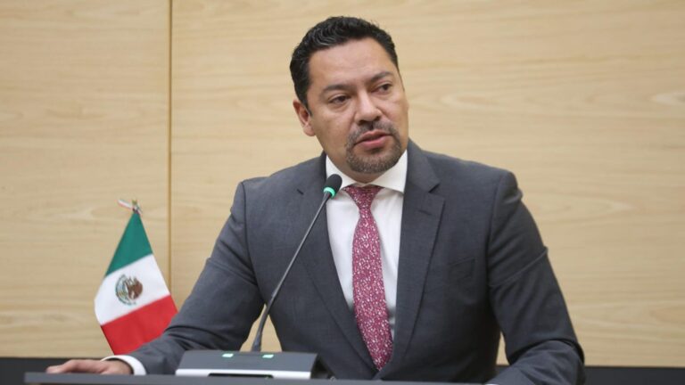 Andrés Villegas presenta iniciativa para modernizar bibliotecas públicas de Puebla