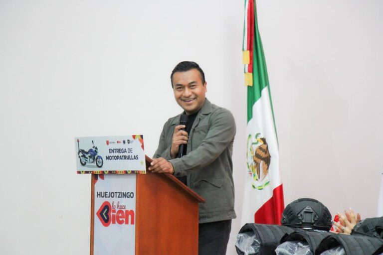Roberto Solís fortalece la seguridad en Huejotzingo; entrega motopatrullas y equipamiento táctico