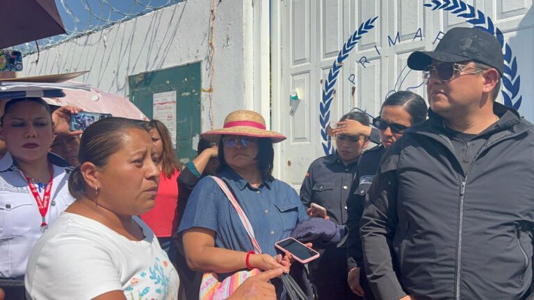 Separan a directora y secretario de escuela Esteban de Antuñano