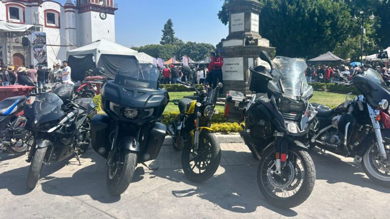 Miles de motociclistas ruedan por las calles de San Pedro Cholula