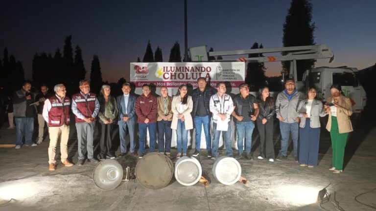 Moderniza Tonantzin Fernández alumbrado público en la Unidad Deportiva de Cuachayotla