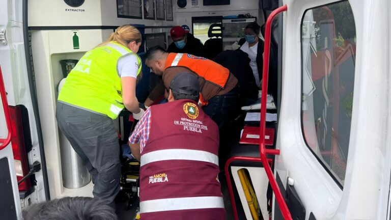 Mujer lesionada en explosión es trasladada vía aérea desde Huauchinango
