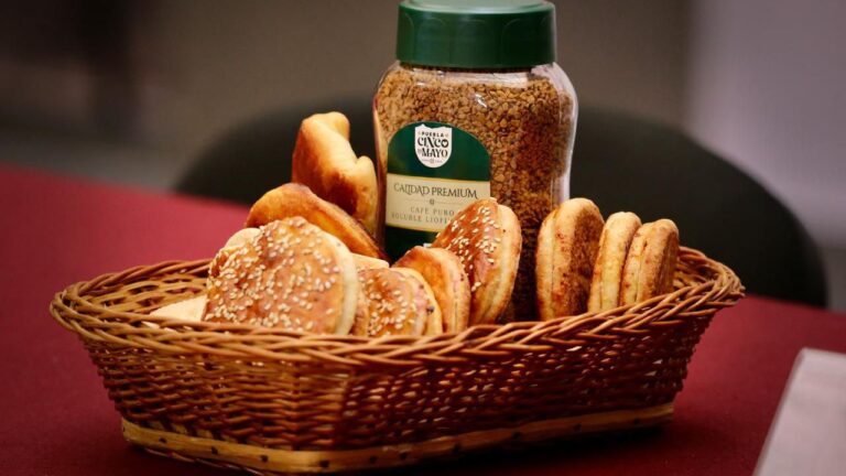 Pan de Zacatlán recibe denominación constitucional y homenaje a panaderas y panaderos