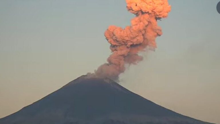 Popocatépetl emite fumarola de 1 Km; Actividad permanece en Amarillo fase 2