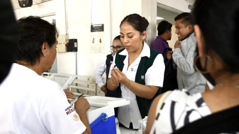Puebla refuerza prevención del sarampión con jornada de vacunación en el Mercado Hidalgo