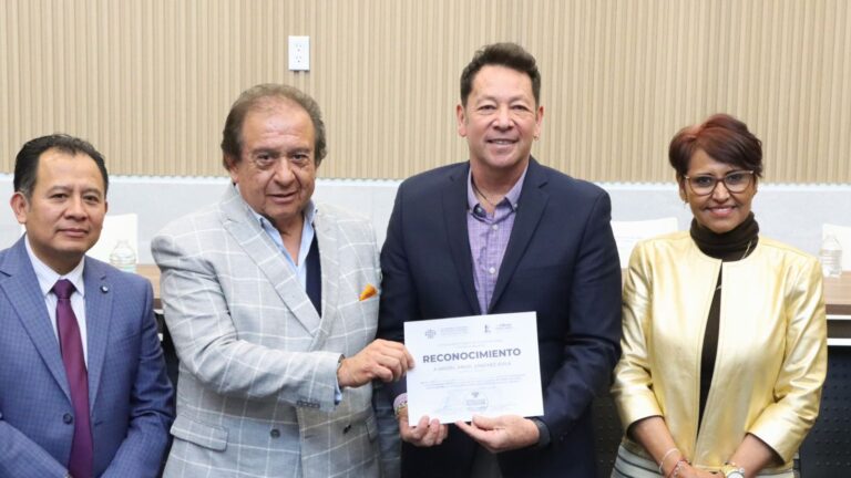 Reconocen a 49 servidores públicos del Congreso de Puebla por su profesionalismo