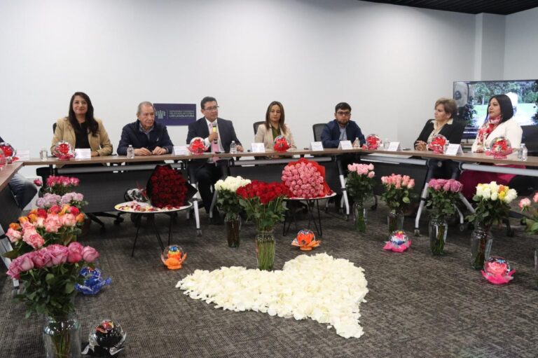 Se promociona desde el Congreso la producción de la rosa poblana y el turismo en la Exhacienda de Chautla