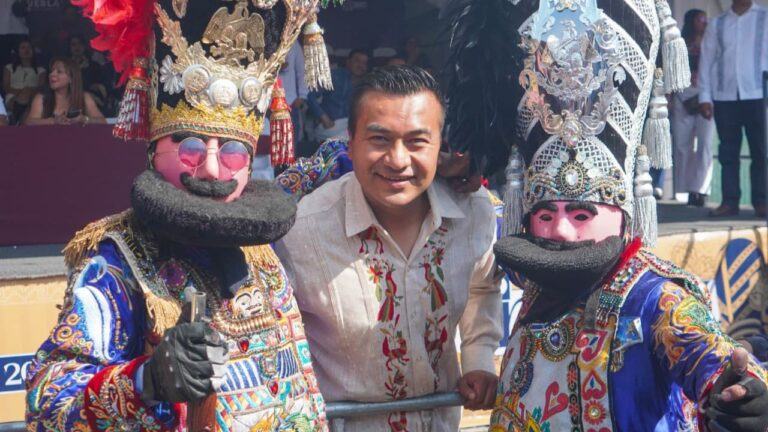 Segundo día del Carnaval de Huejotzingo: La puesta en escena más grande del mundo reúne a miles de visitantes