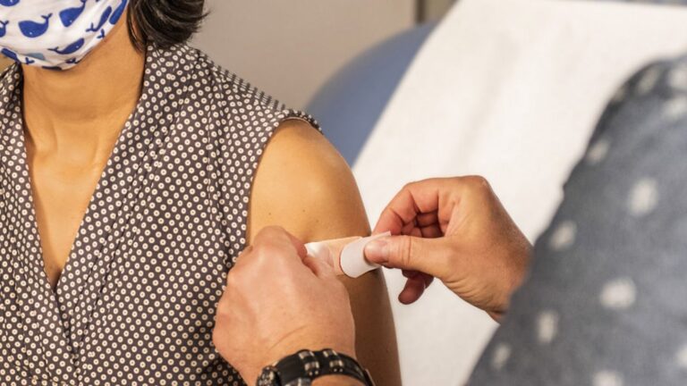 Una decisión que protege vidas: Académica IBERO Puebla habla de la importancia de la vacunación