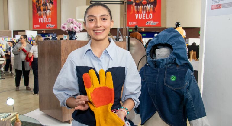 Talento IBERO Puebla diseña equipo de protección para recolectores de tuna en Acatzingo