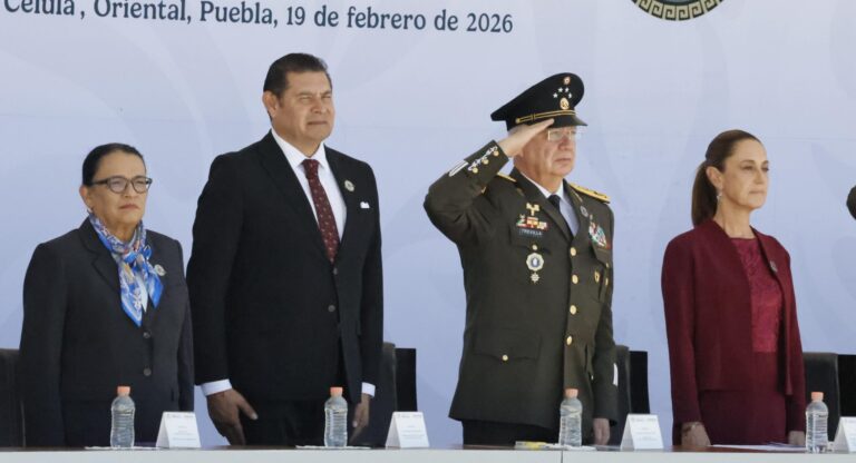 Acompaña Alejandro Armenta a la presidenta Sheinbaum en la conmemoración del 113 Aniversario del Día del Ejército Mexicano