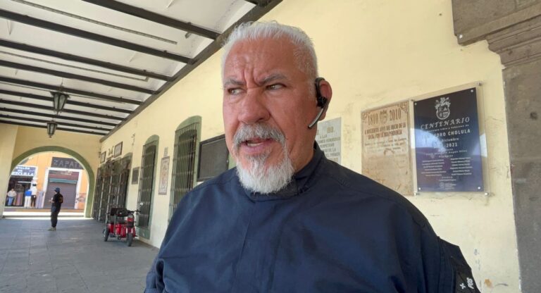 Incendio afecta cuatro vehículos en San Juan Tlautla