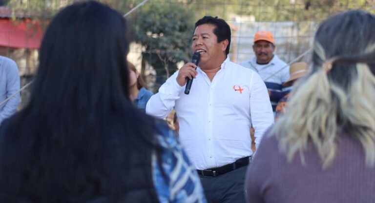 Avanza la modernización vial en San Mateo Tlaixpan con nuevo adoquinamiento