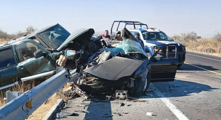 Cuatro muertos y tres lesionados saldo de brutal accidente en la autopista Siglo XXI
