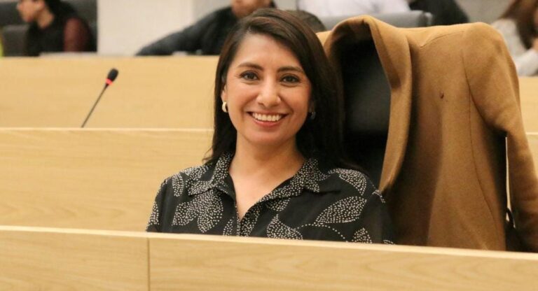 Presenta Angélica Alvarado exhorto para frenar cobros abusivos en venta digital de boletos para eventos 