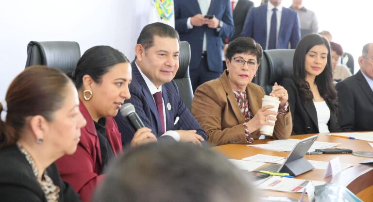 Aumento en recaudación se refleja en mejores obras para familias poblanas: Armenta