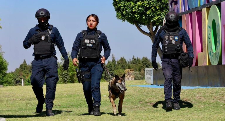 Reconocen y jubilan con honores a elementos del grupo canófilo en San Andrés Cholula