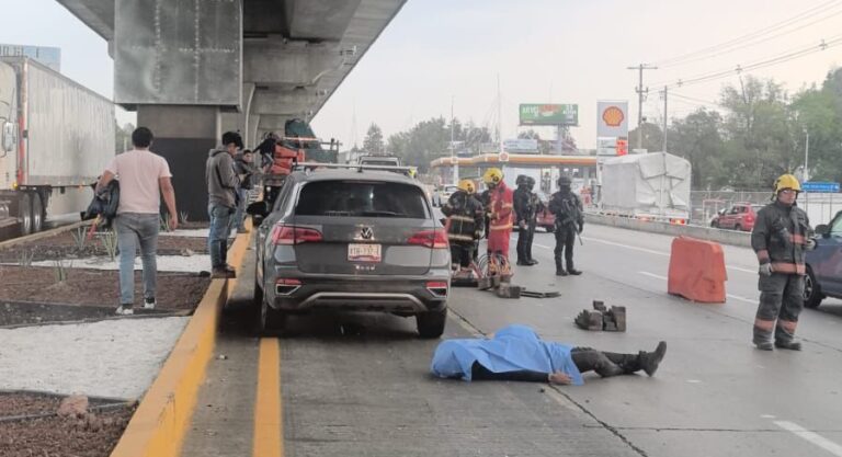 Muere motociclista tras arrollar a una persona en la autopista México-Puebla