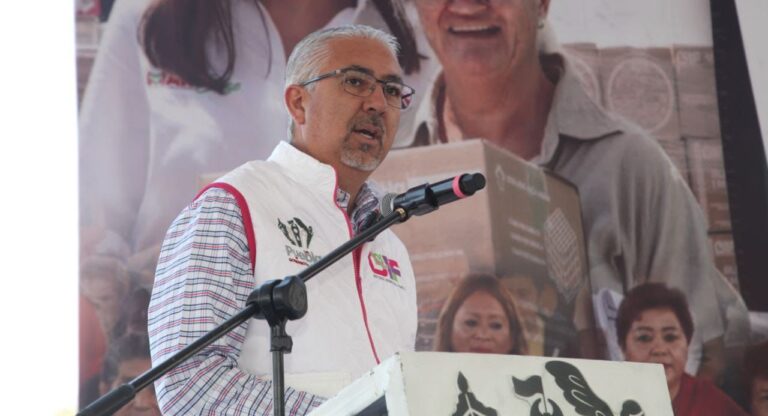 Gobierno de Pepe Chedraui entregó apoyos alimentarios a familias de Guadalupe Tecola