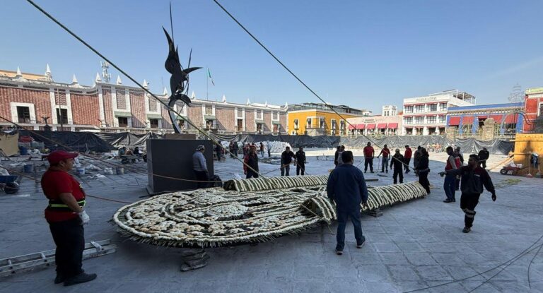 Retablo de cucharilla: arte, fe y tradición en la Catedral de Puebla durante Semana Santa