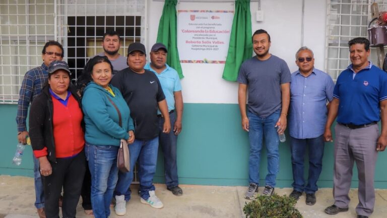 Roberto Solís impulsa la mejora de la telesecundaria “José Vasconcelos” en Atexca con el programa “Coloreando la Educación”