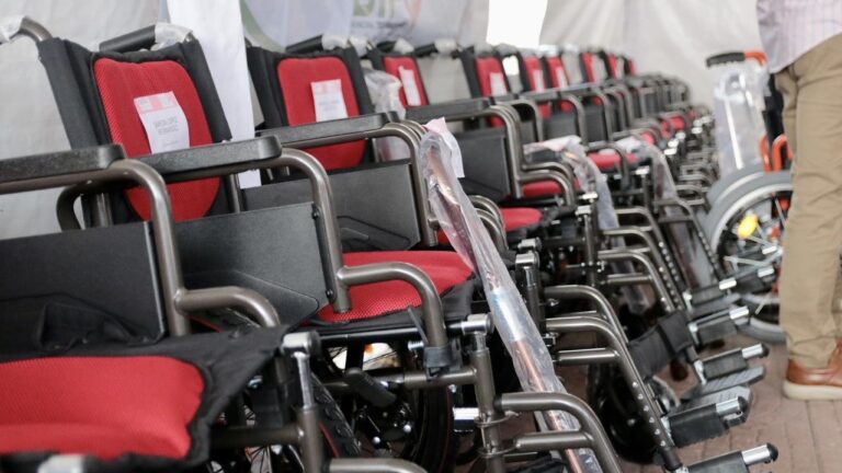 DIF Tecamachalco realiza tercera entrega de aparatos ortopédicos