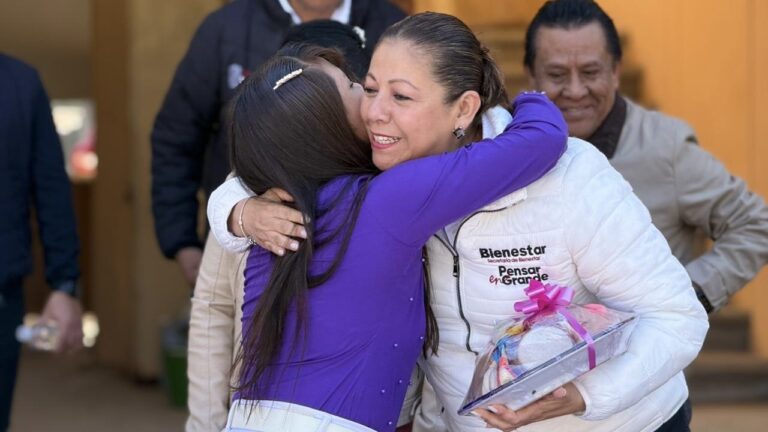 Educación es un derecho, no un privilegio, afirma Laura Artemisa, llama a inscribirse a Becas de Conectividad