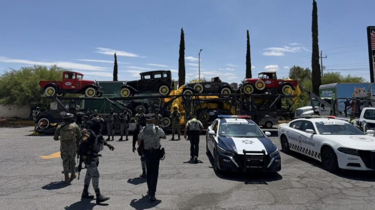Recuperan nodriza cargada con vehículos antiguos en Tecamachalco, no hubo detenidos