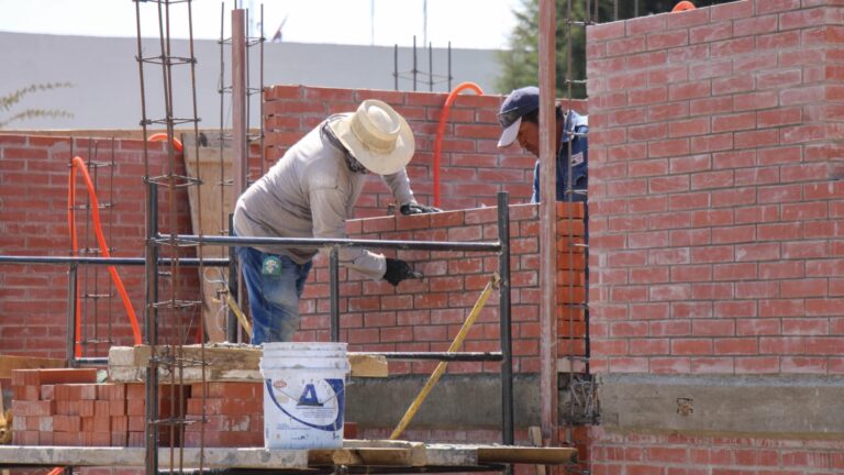 Roberto Solís y Alejandro Armenta imparables: El edil de Huejotzingo supervisa avance de obra del centro microrregional de Bienestar Animal