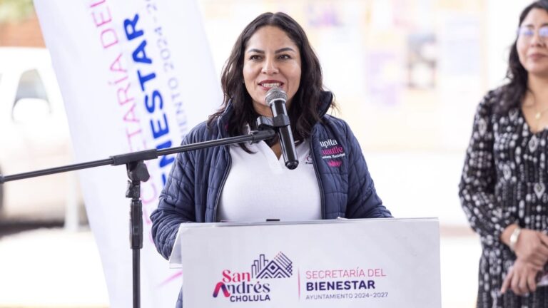 Entrega Lupita Cuautle apoyos económicos para fortalecer la educación en San Andrés Cholula