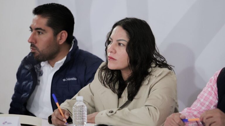 Lupita Cuautle da seguimiento a agenda comunitaria con autoridades auxiliares