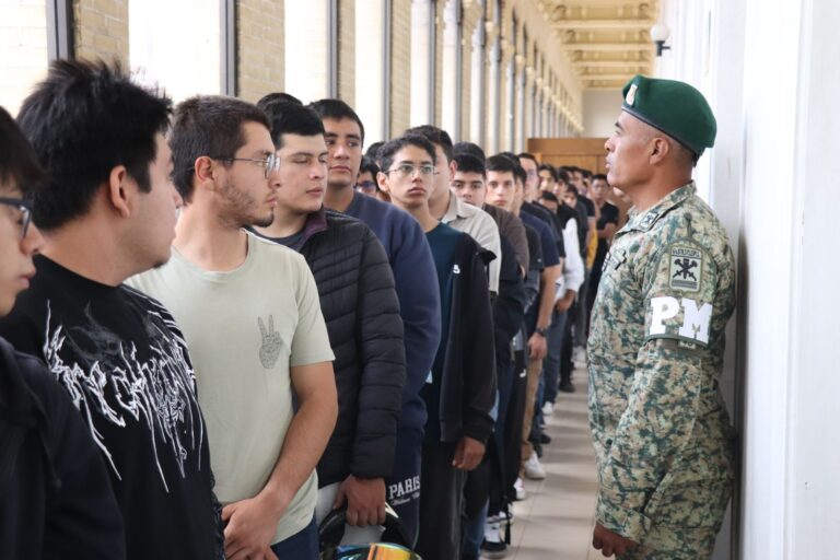 Emite gobierno de Pepe Chedraui convocatoria para la obtención de la cartilla del SMN