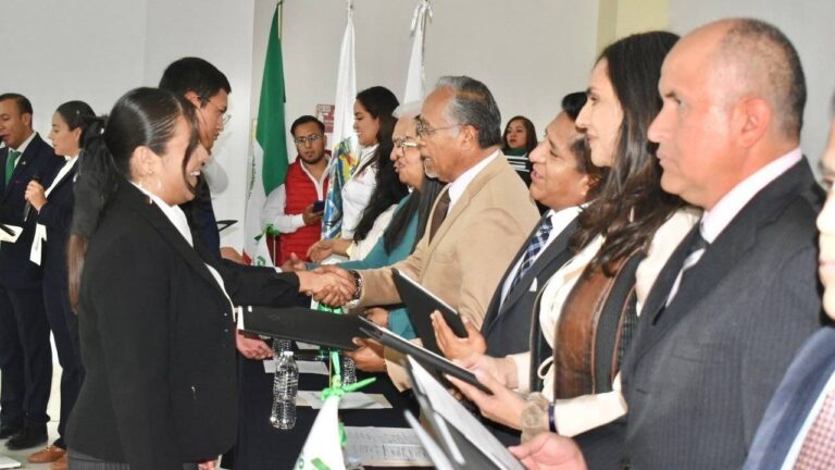 Otorga Conalep 220 títulos profesionales a estudiantes del plantel Puebla III