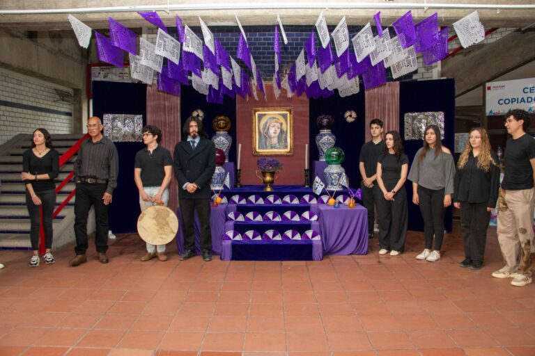 IBERO Puebla mantiene viva la tradición con el altar de Dolores