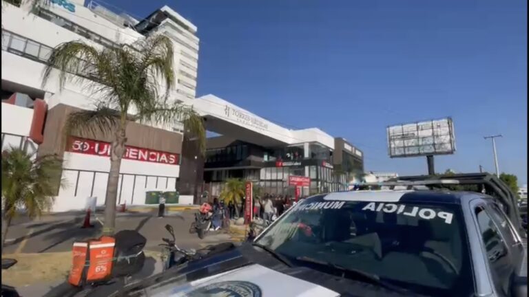 Detienen a sujetos que robaron motos a repartidores, amagaron con lincharlos