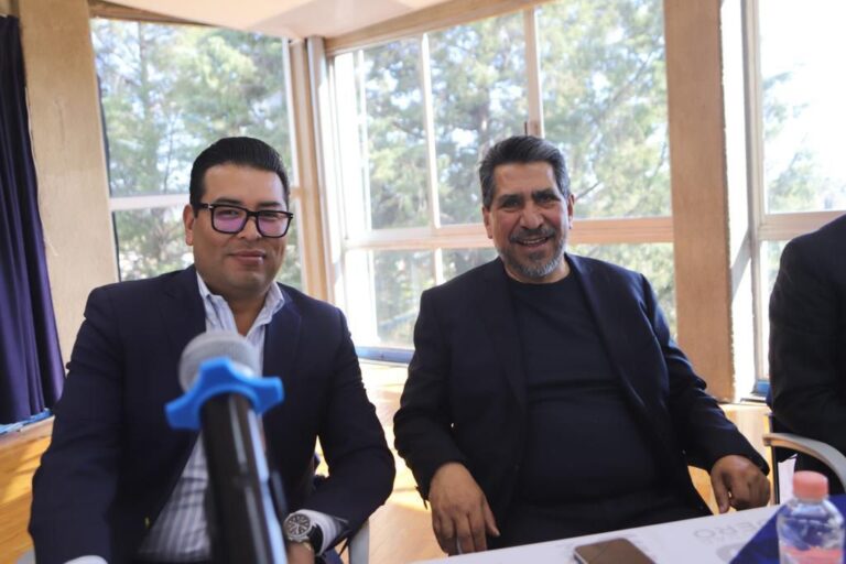 Néstor Camarillo dialoga con estudiantes de la Universidad Madero sobre economía circular y emprendimiento juvenil