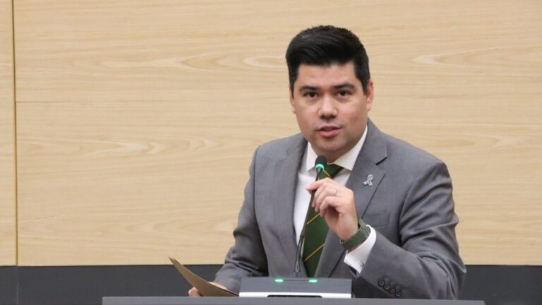 Propone Jaime Natale considerar como discriminación impedir el acceso a lugares con perros guía