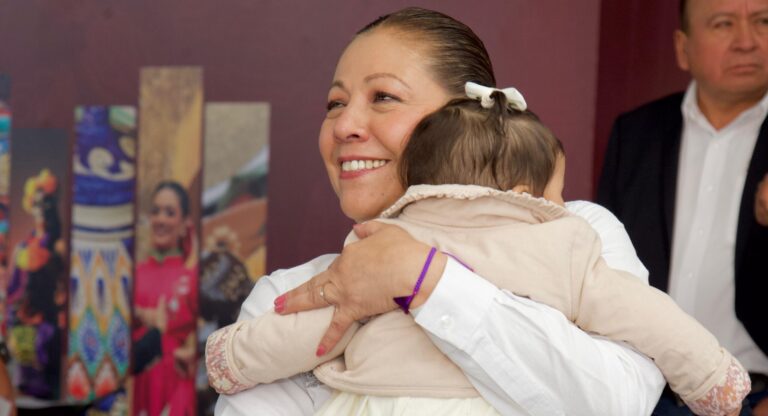 Maternar y empoderarnos no debería ser una elección, somos libres y fuertes: Laura Artemisa