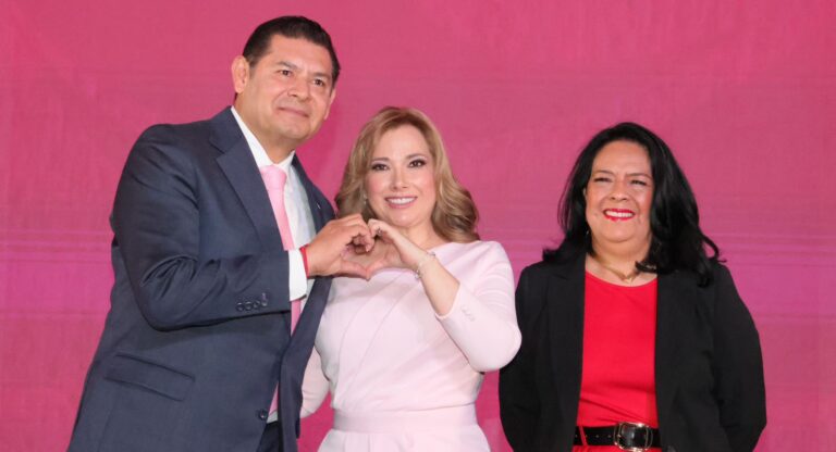 Federación reconoce trabajo de Ceci Arellano por amor a las familias de Puebla