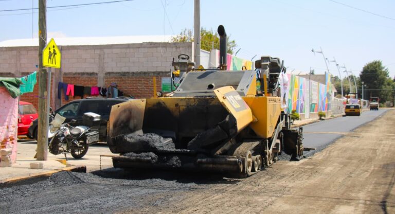 Una obra más del rescate carretero: Roberto Solís supervisa avances de rehabilitación de la calle Chichonal en Huejotzingo