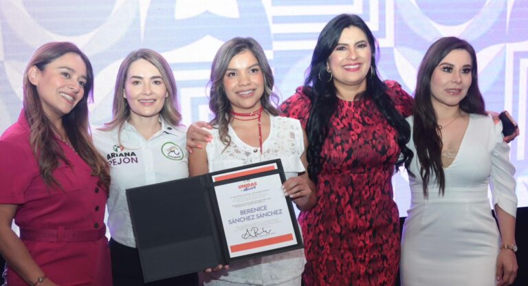 Toma protesta la presidenta nacional del ONMPRI, Ariana Rejón Lara, a la dirigente estatal del organismo político, Berenice Sánchez Sánchez