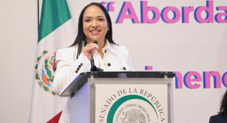 Por las mujeres poblanas: Liz Sánchez lleva la menopausia al debate nacional