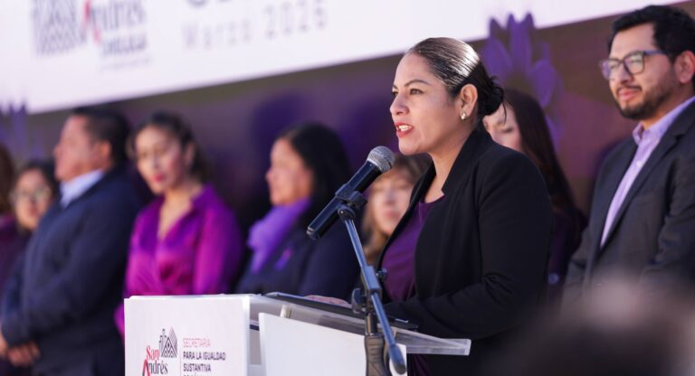 Destaca Lupita Cuautle avances y estrategias a favor de las mujeres, en ceremonia cívica